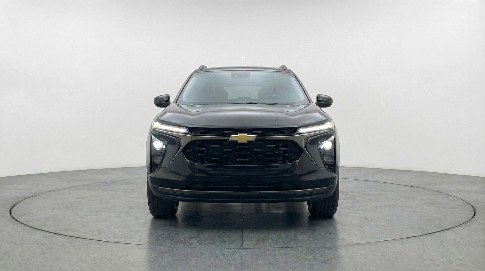 Used 2025 Chevrolet Trax LT image 2