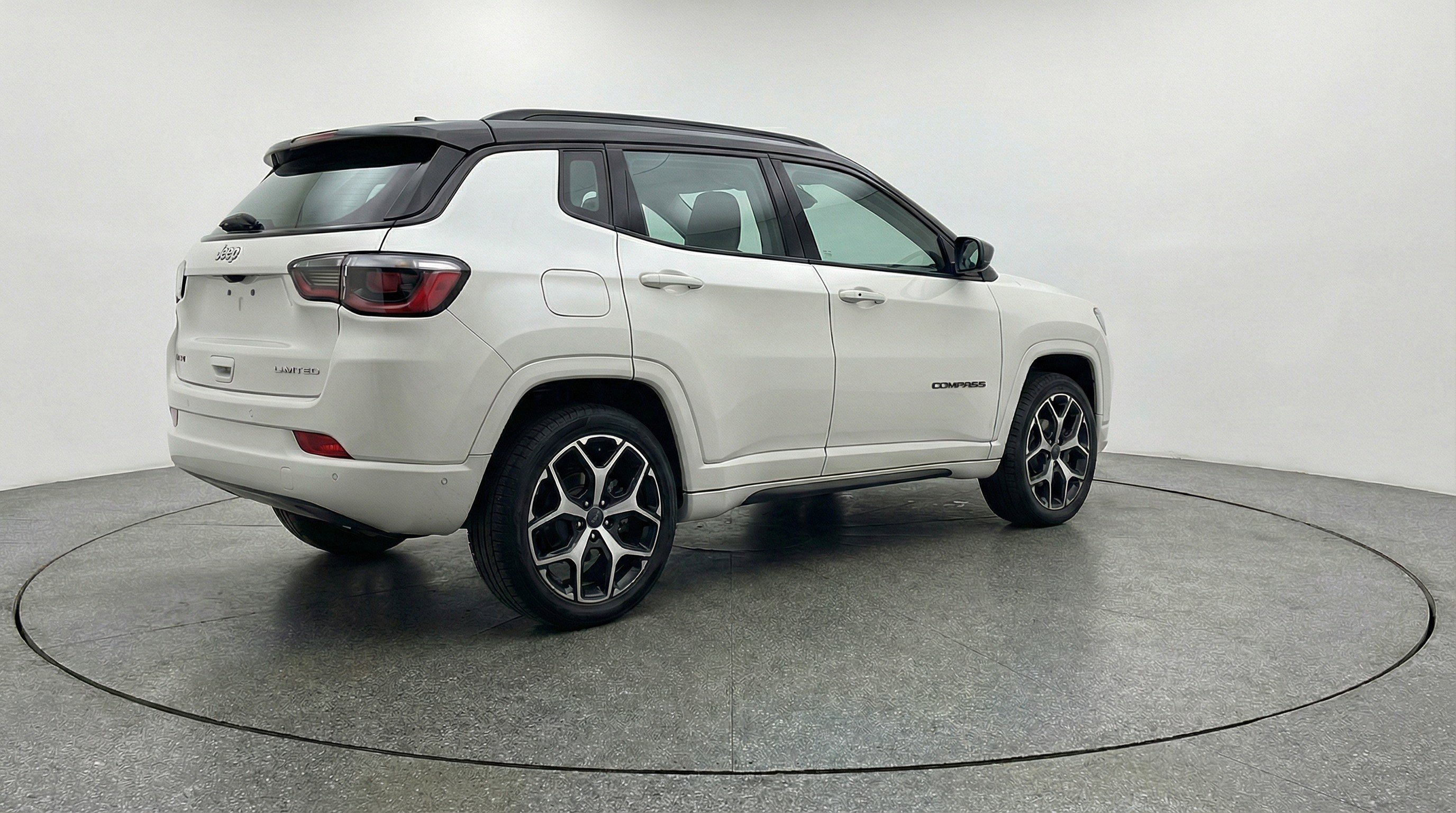 Used 2025 Jeep Compass Limited AWD/4WD image 9