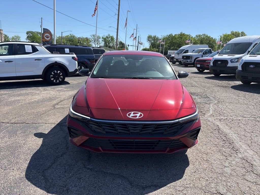 Used 2025 Hyundai Elantra Sport FWD image 2