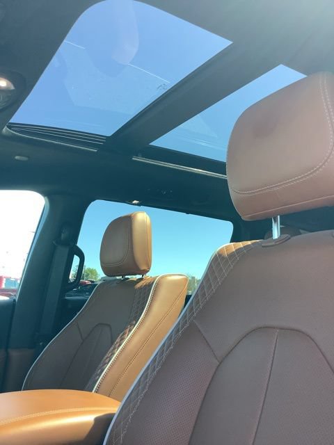 Certified 2024 Chrysler Pacifica Pinnacle FWD image 16