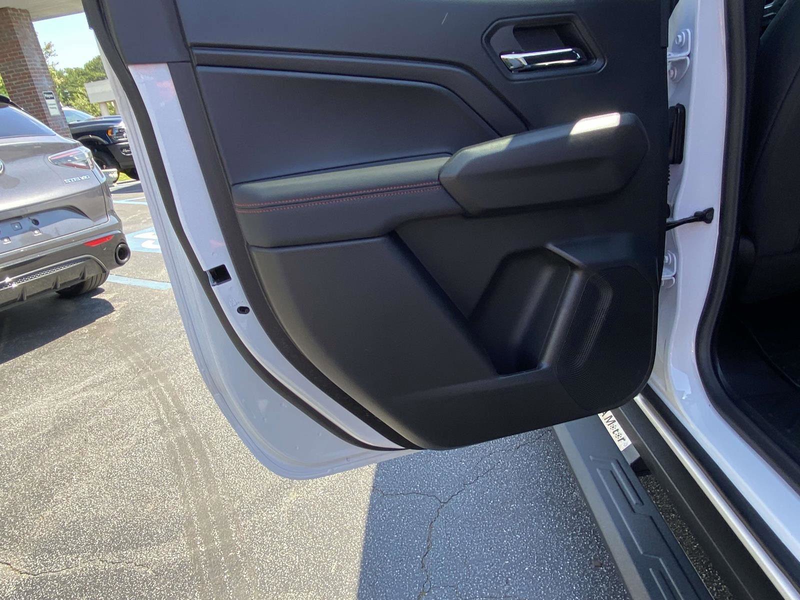 Used 2024 Chevrolet Colorado Z71 w/ Z71 Convenience Package 2 image 21