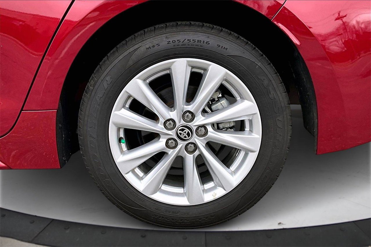 Used 2024 Toyota Corolla LE image 33