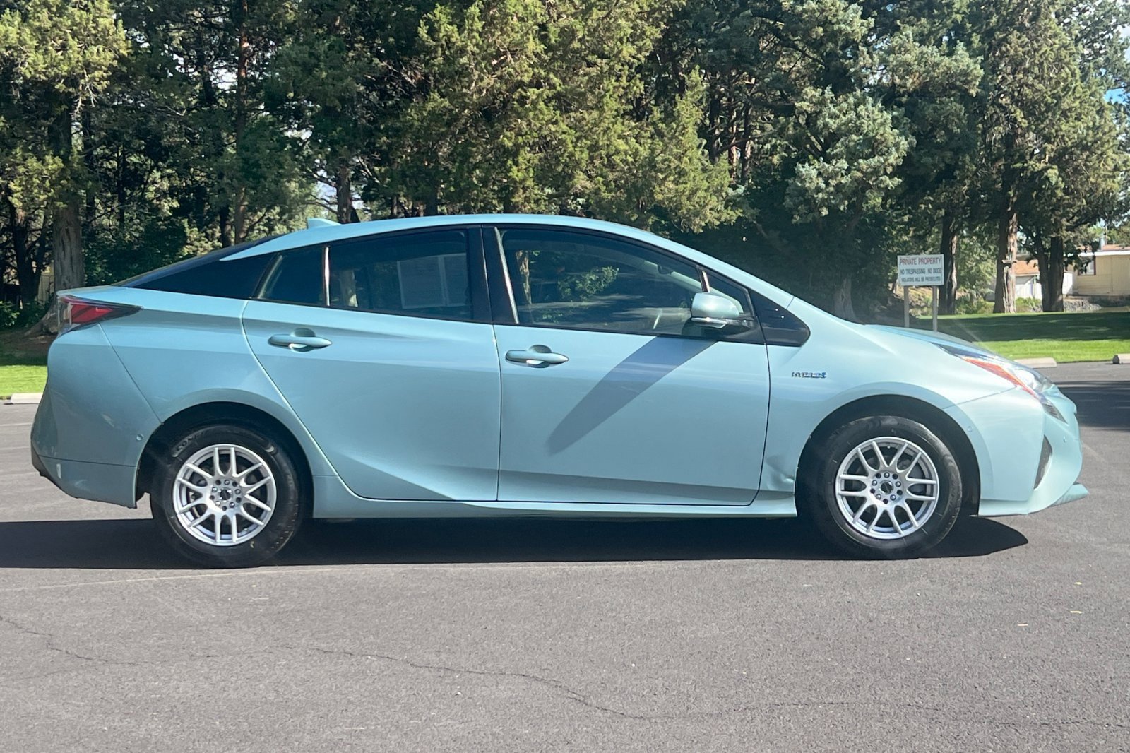 Used 2017 Toyota Prius Three image 3