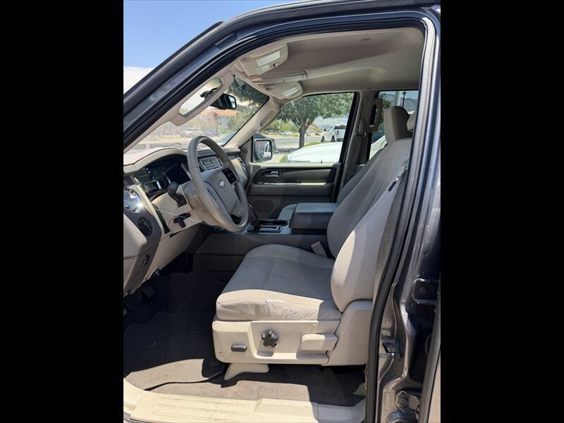 Used 2011 Ford Expedition EL XLT RWD image 10
