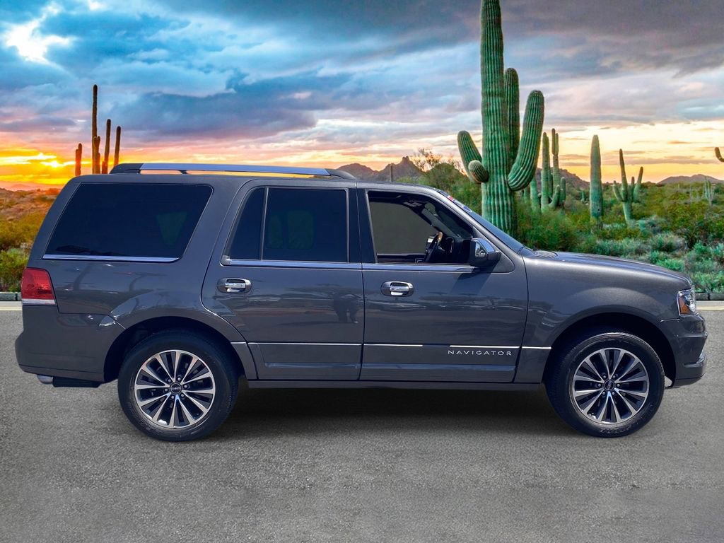 Used 2016 Lincoln Navigator Select AWD/4WD image 2