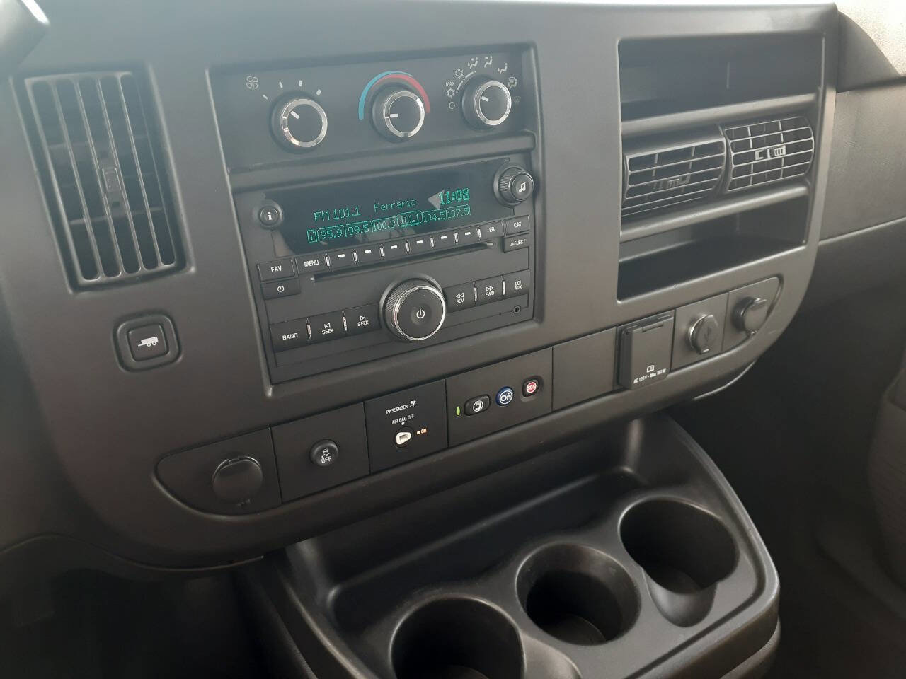 Used 2020 Chevrolet Express 3500 LS image 10