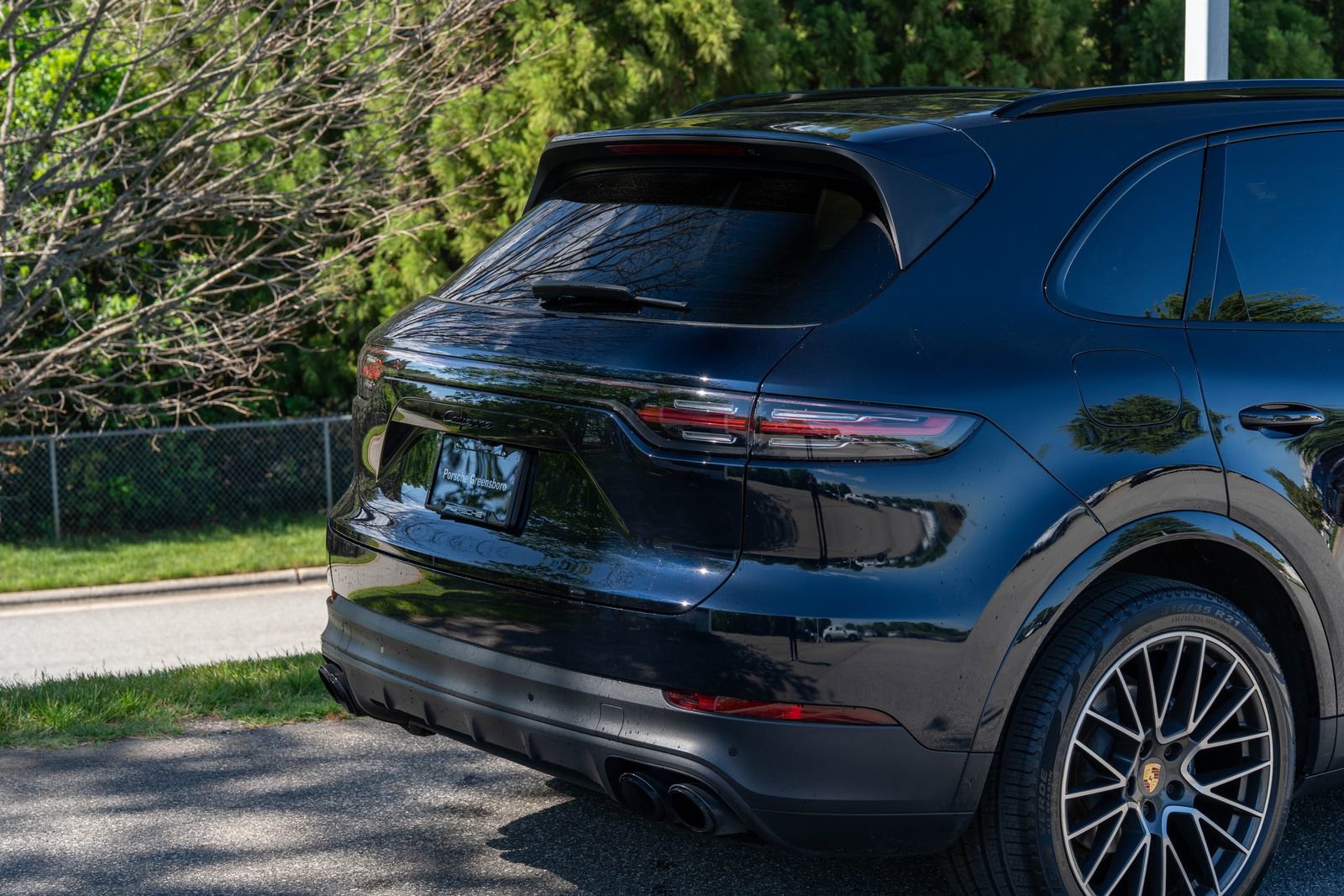 Certified 2023 Porsche Cayenne Platinum Edition image 13