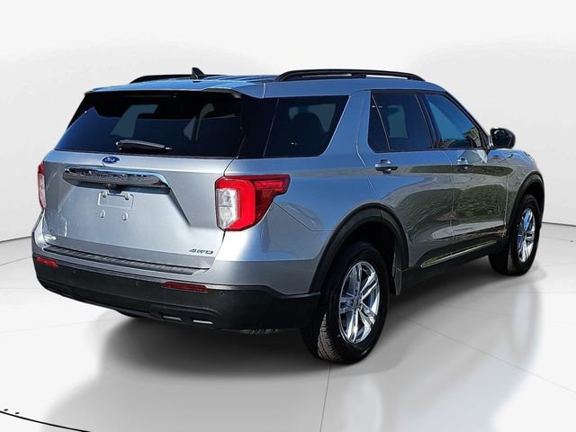 Used 2022 Ford Explorer XLT image 3