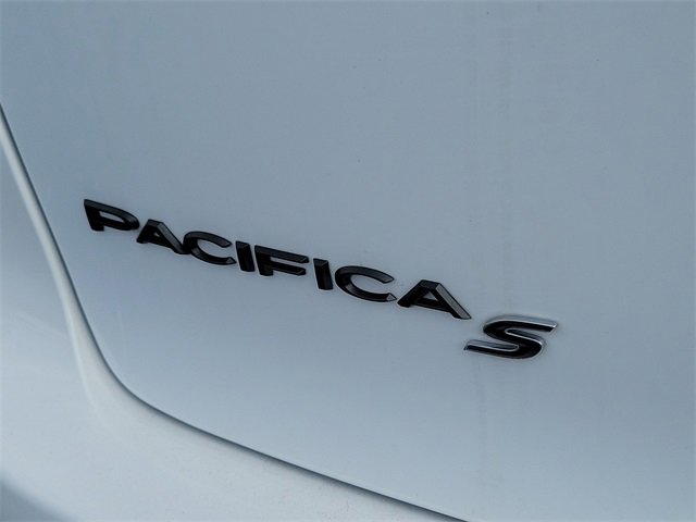 New 2023 Chrysler Pacifica Touring-L w/ S Appearance Package image 7