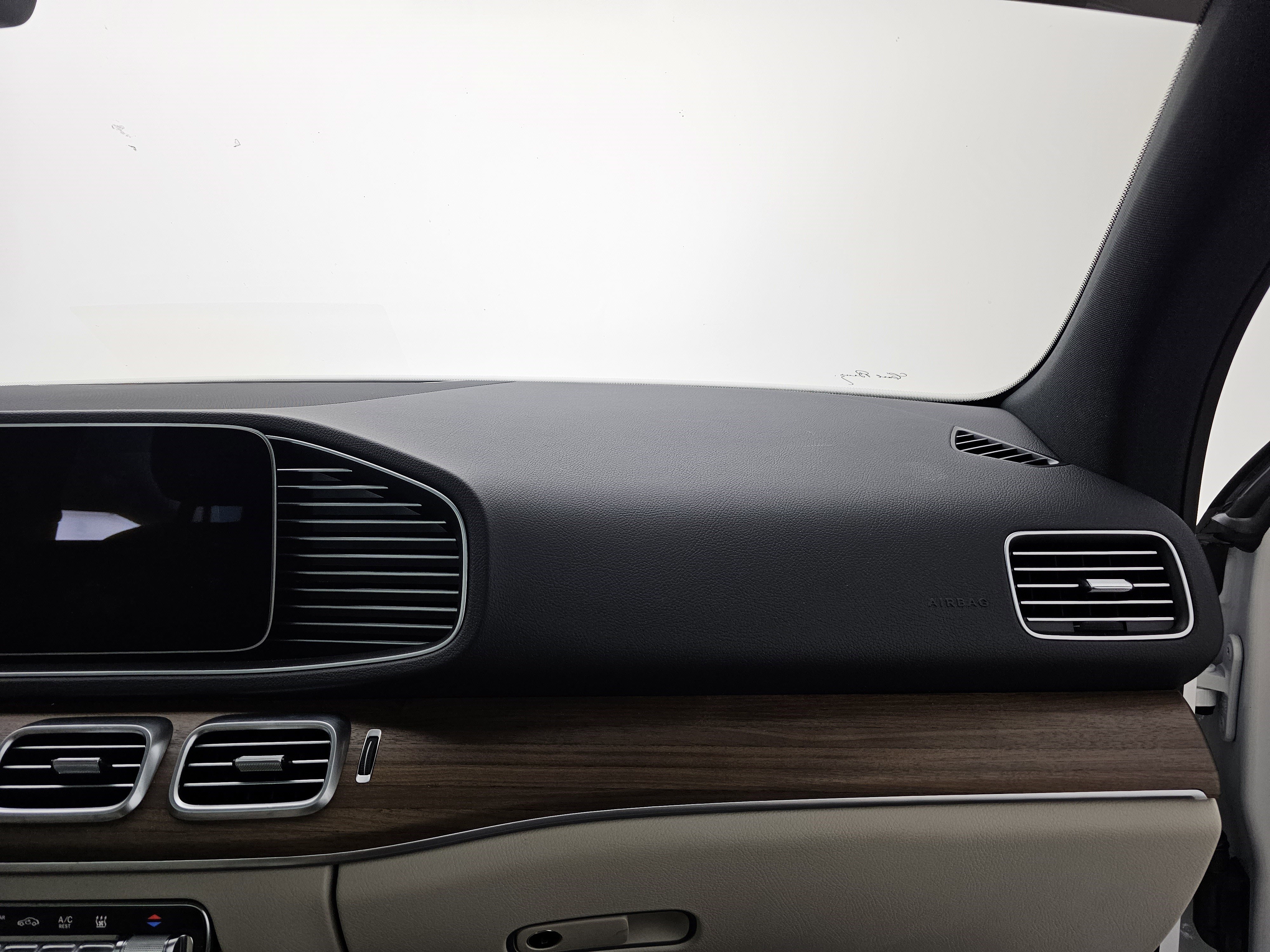 Used 2025 Mercedes-Benz GLE 450e 4MATIC image 16