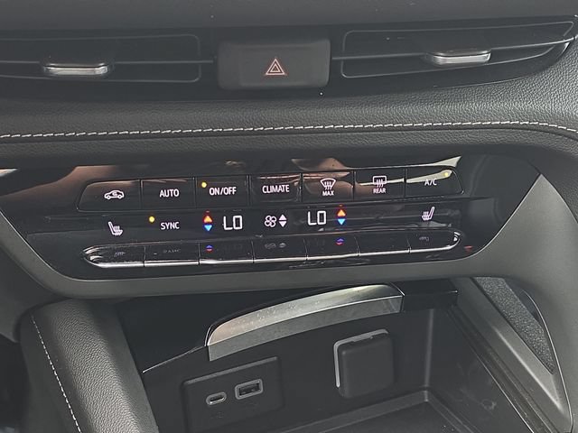 Used 2023 Buick Envision Preferred w/ Sport Touring Package AWD/4WD image 22