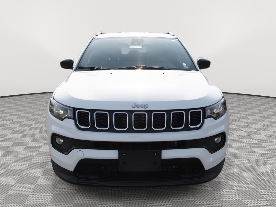 Used 2025 Jeep Compass Latitude image 2