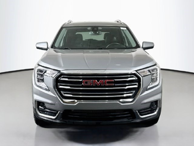 Used 2024 GMC Terrain SLT FWD image 2