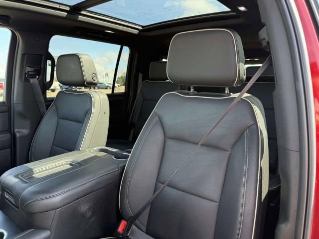 Used 2023 GMC Yukon XL SLT w/ SLT Premium Package AWD/4WD image 13