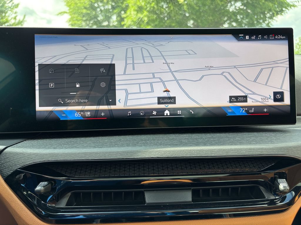 New 2026 BMW 330i xDrive Sedan w/ Premium Package AWD/4WD image 17