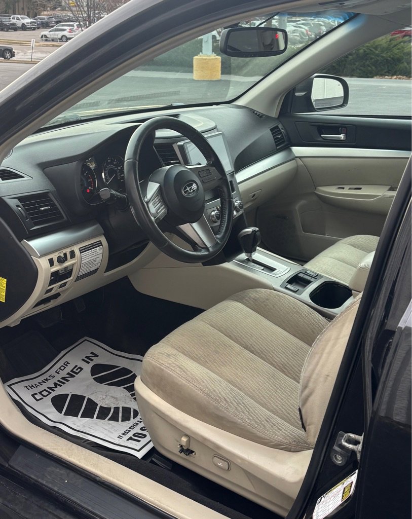 Used 2010 Subaru Outback 2.5i Premium image 12