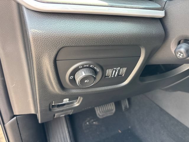 New 2026 Jeep Grand Cherokee Limited w/ Luxury Tech Group II AWD/4WD image 17