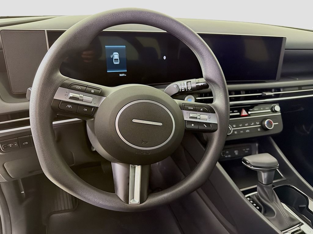 Used 2025 Hyundai Santa Cruz SE image 14