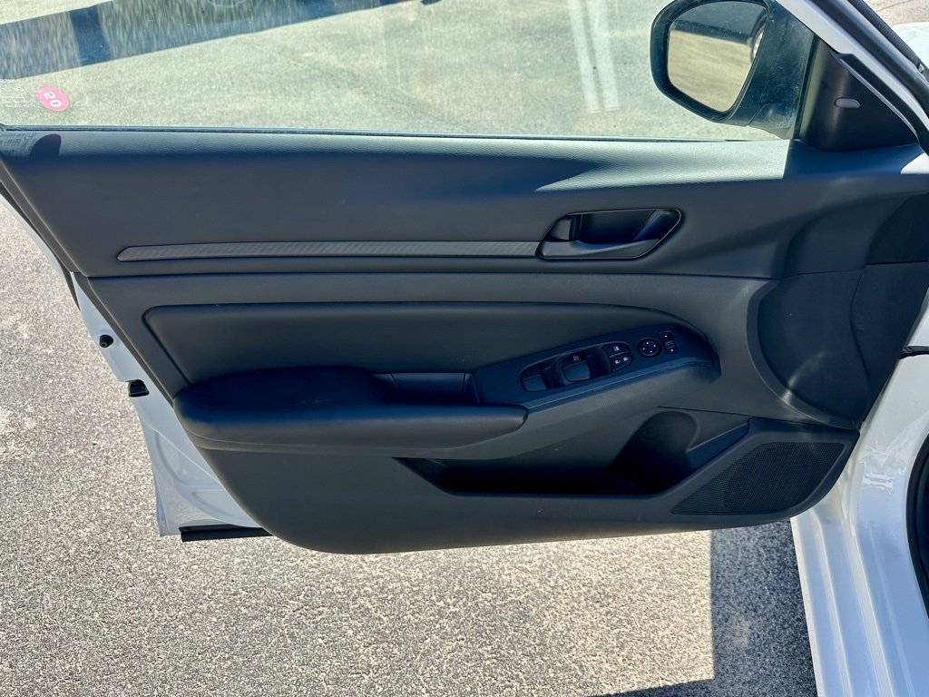 Used 2024 Nissan Altima 2.5 S image 25