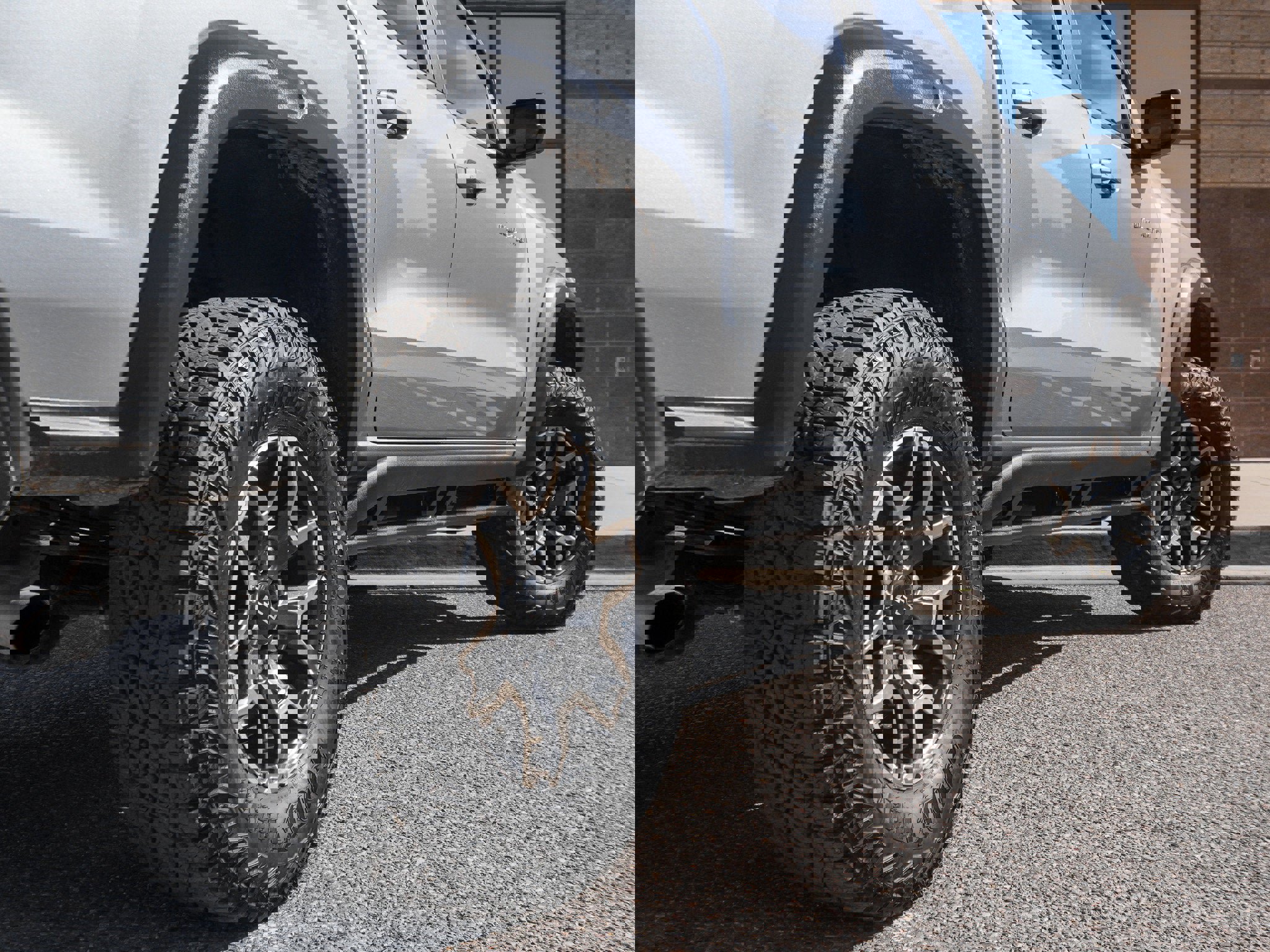 Used 2025 Chevrolet Colorado ZR2 w/ Technology Package image 11