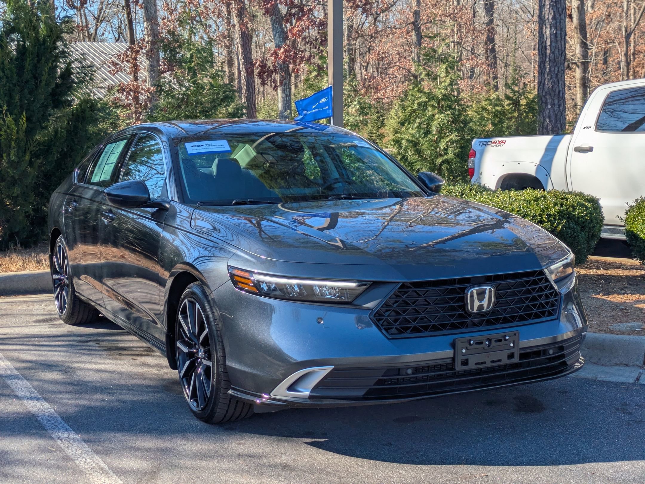 Used 2025 Honda Accord Touring image 2