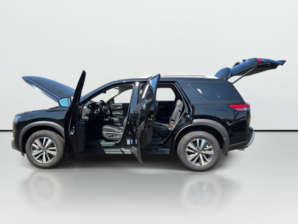 Used 2025 Nissan Pathfinder SL AWD/4WD image 9