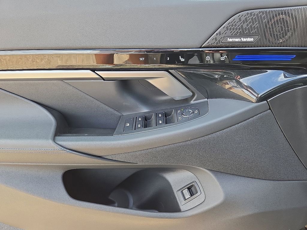 Used 2024 BMW 530i w/ M Sport Package RWD image 21