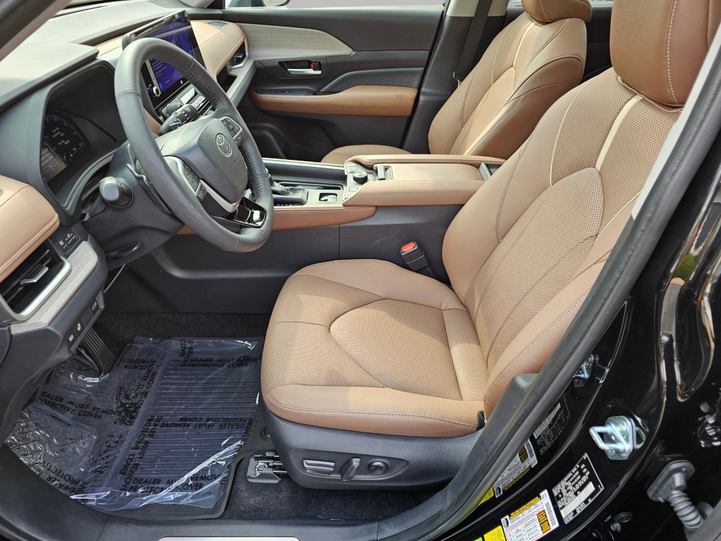 Used 2024 Toyota Grand Highlander Platinum image 21