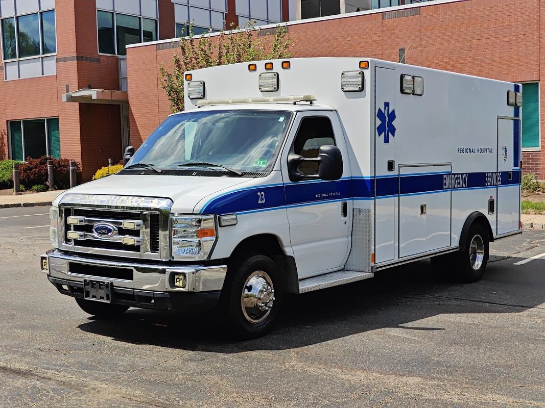 Used 2012 Ford E-450 and Econoline 450 Super Duty w/ Ambulance Prep Pkg RWD image 8