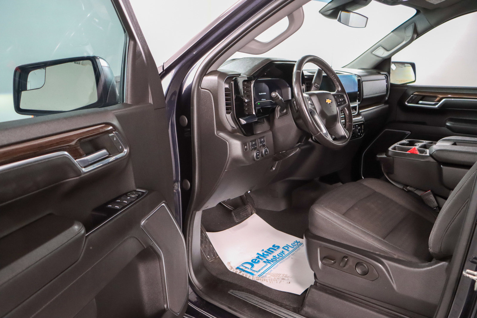 Used 2022 Chevrolet Silverado 1500 LT image 3