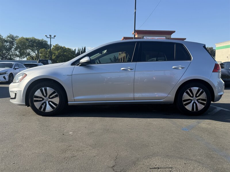 Used 2016 Volkswagen e-Golf SE FWD image 2