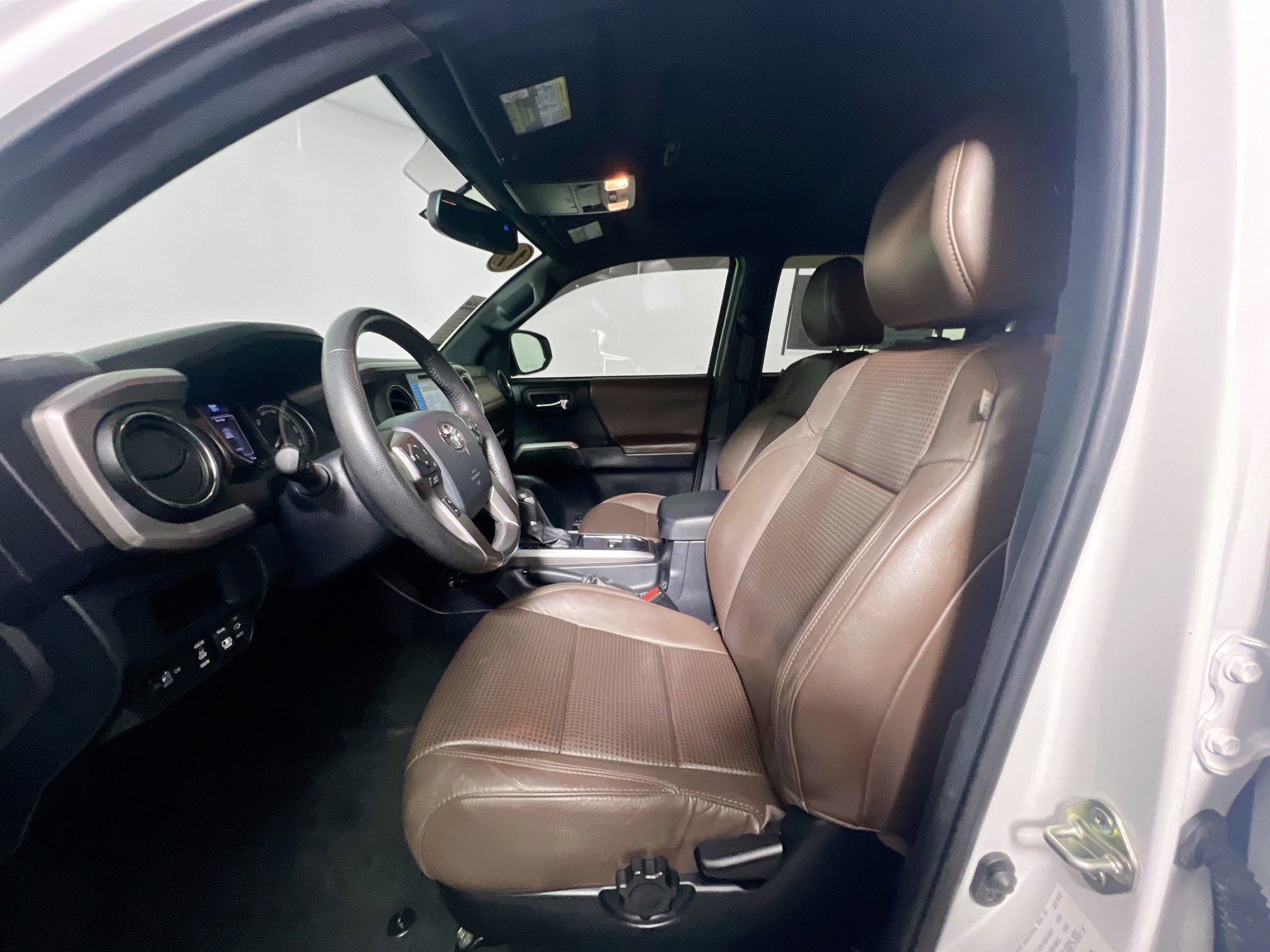 Used 2017 Toyota Tacoma Limited image 14