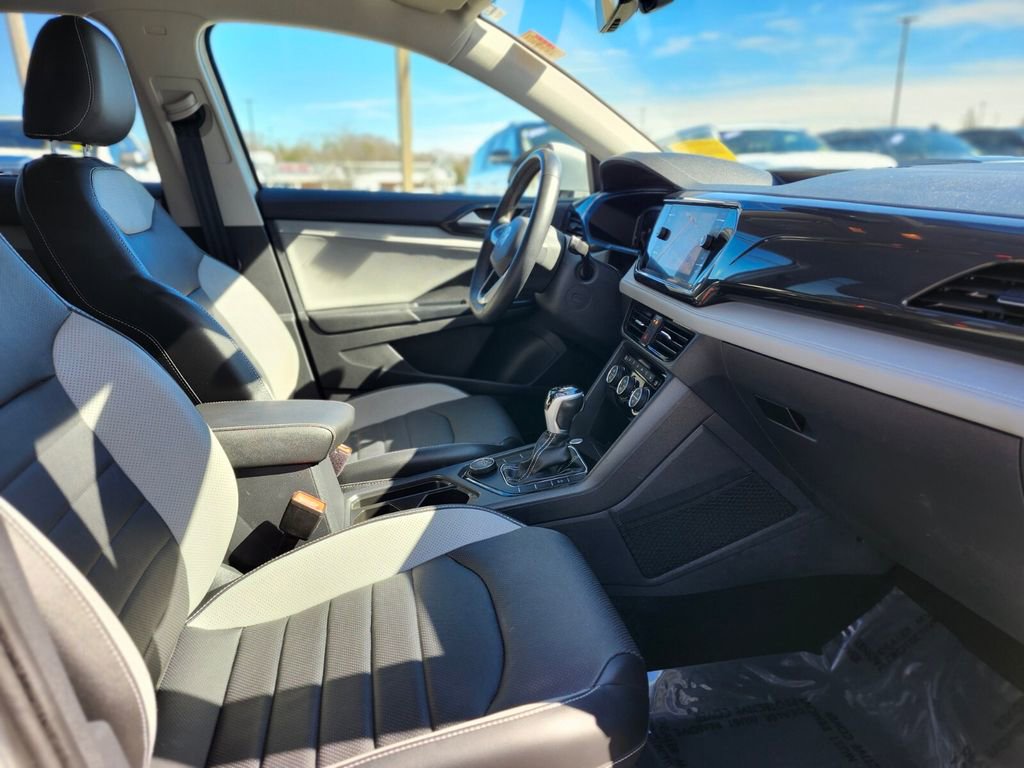 Used 2022 Volkswagen Taos SEL image 9