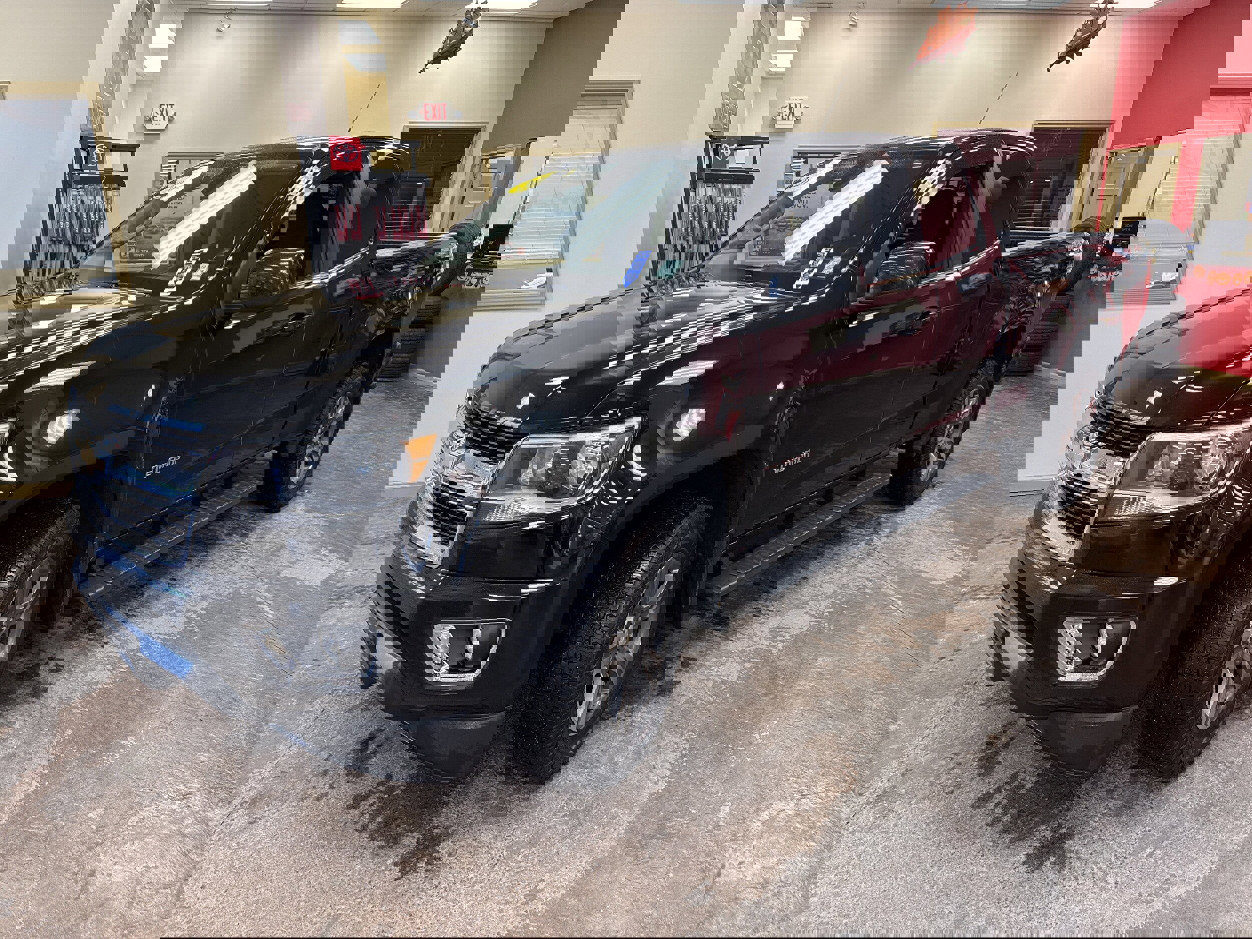 Used 2017 Chevrolet Colorado LT w/ LT Convenience Package AWD/4WD image 3