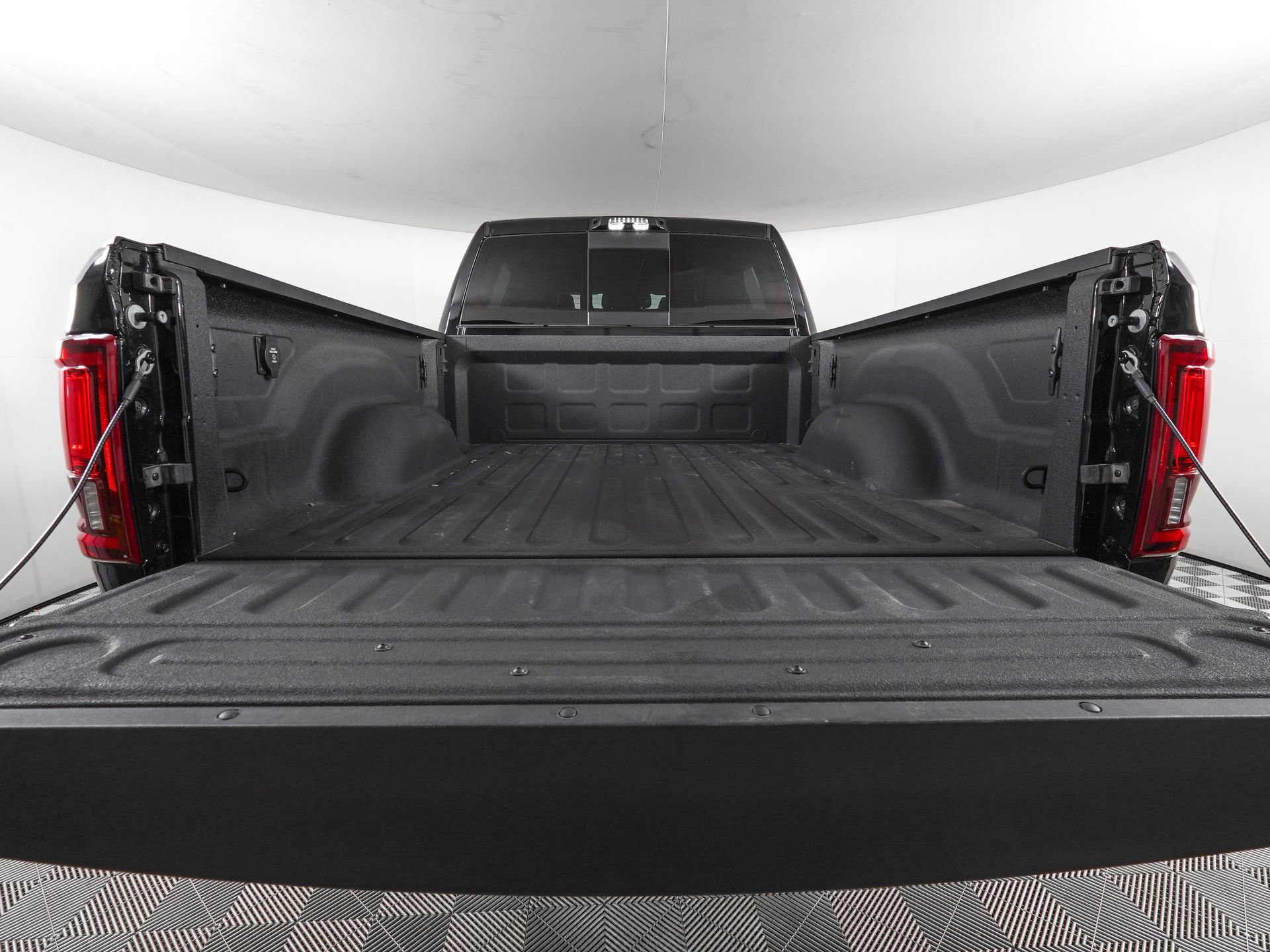 Used 2025 RAM 2500 Laramie w/ Night Edition image 7