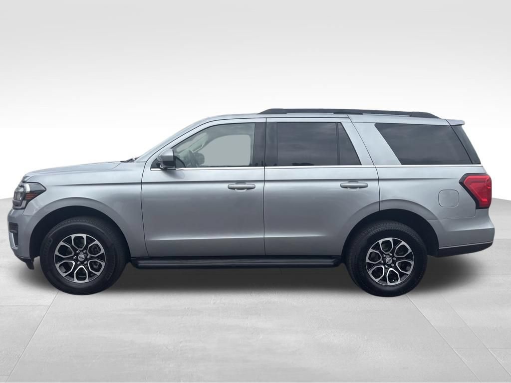 Used 2024 Ford Expedition XLT AWD/4WD image 2