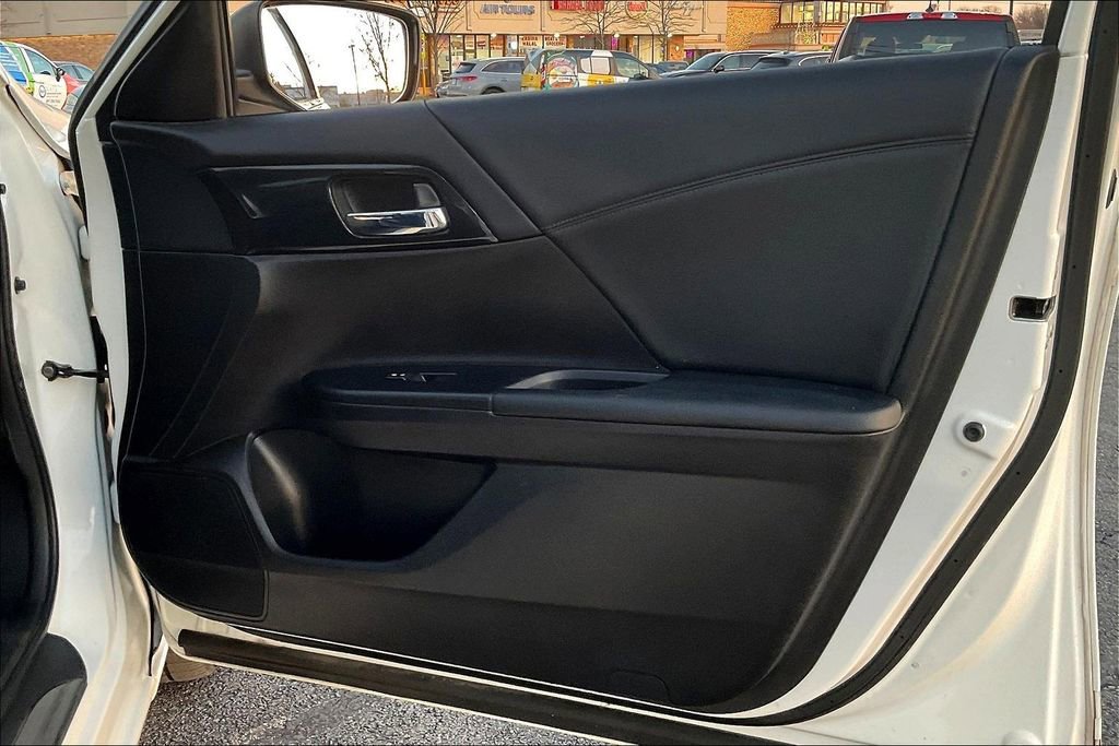 Used 2015 Honda Accord Sport image 27