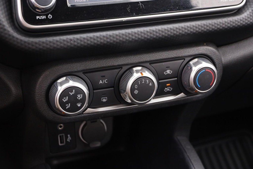 Used 2022 Nissan Kicks S FWD image 17