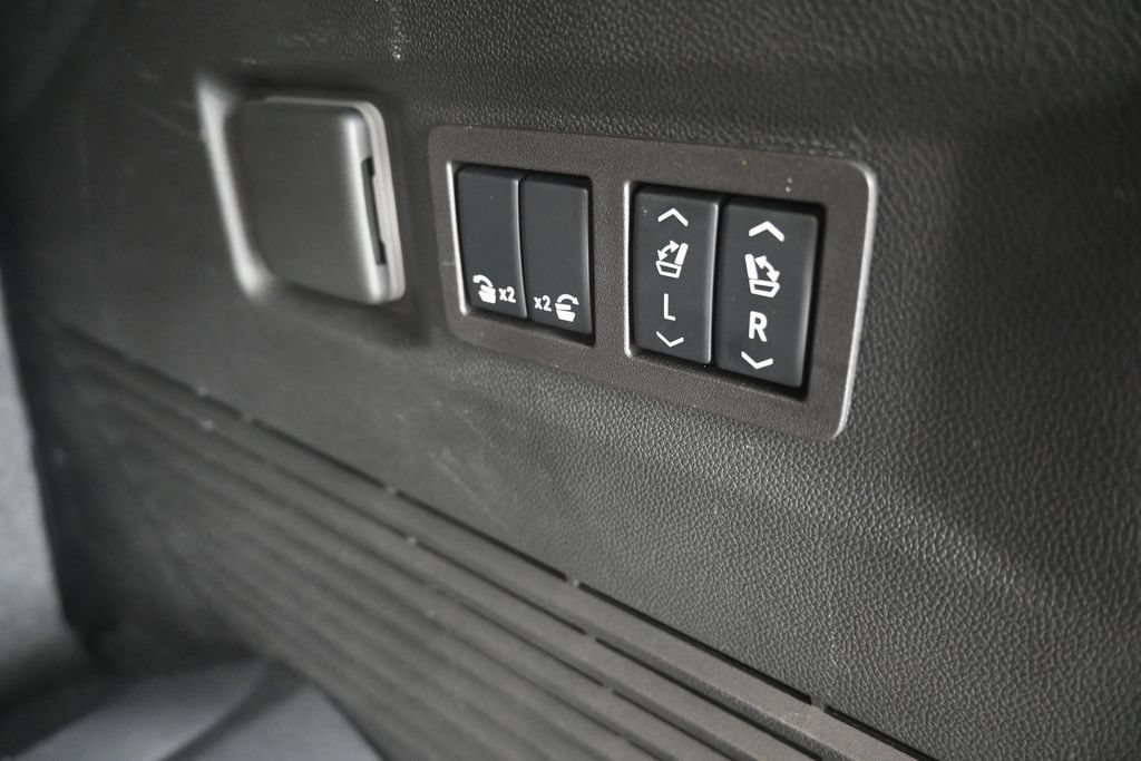 Used 2024 GMC Yukon AT4 w/ AT4 Premium Package AWD/4WD image 23