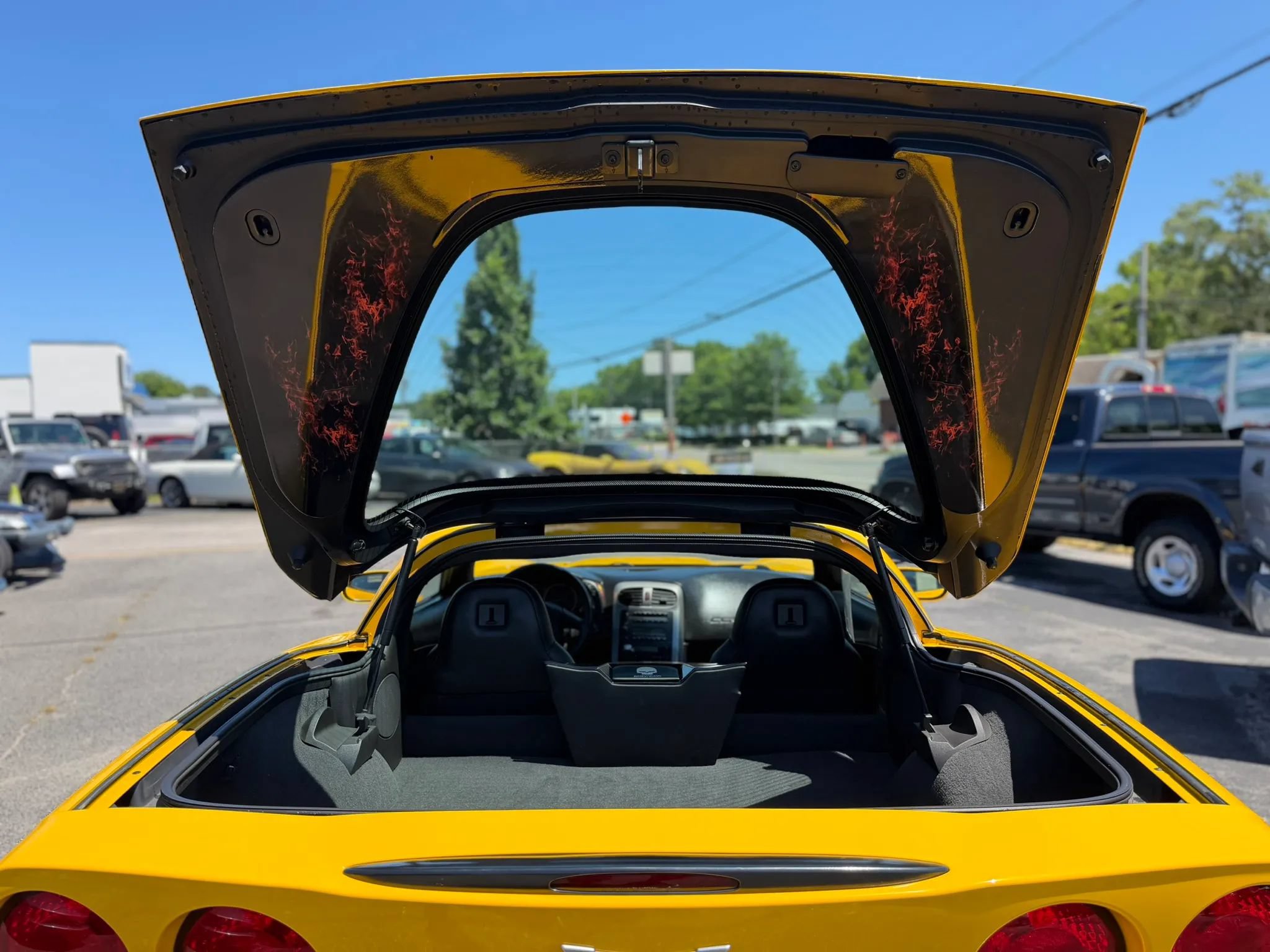 Used 2005 Chevrolet Corvette Coupe w/ Preferred Equipment Group RWD image 19