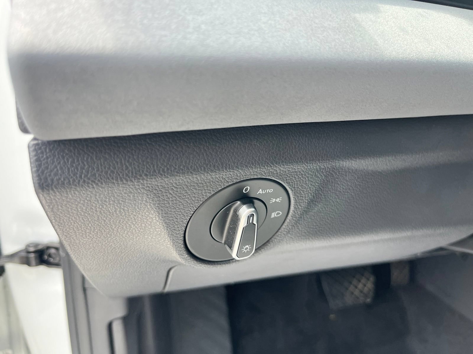 Certified 2025 Volkswagen Jetta SE FWD image 13