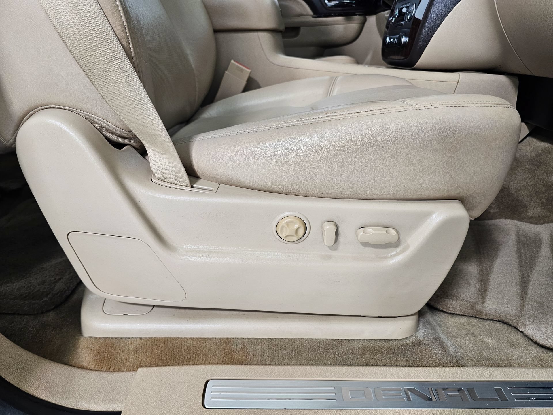 Used 2014 GMC Yukon Denali AWD/4WD image 41