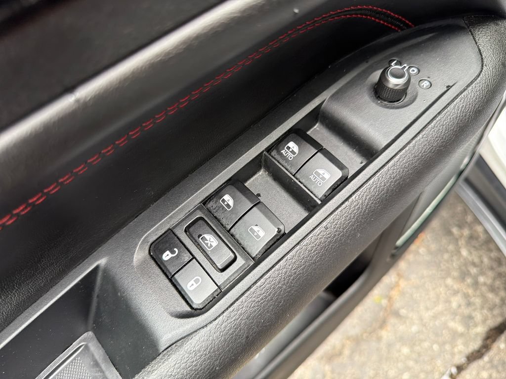 Used 2025 Jeep Compass Trailhawk AWD/4WD image 14