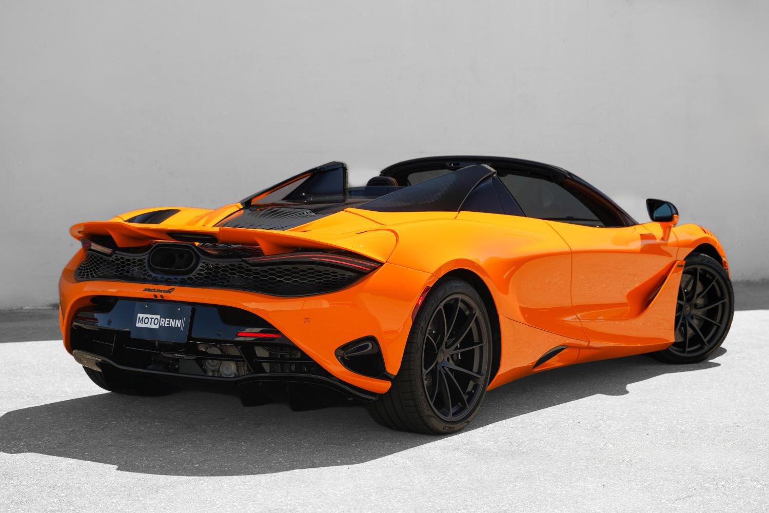 Used 2026 McLaren 750S Spider RWD image 3