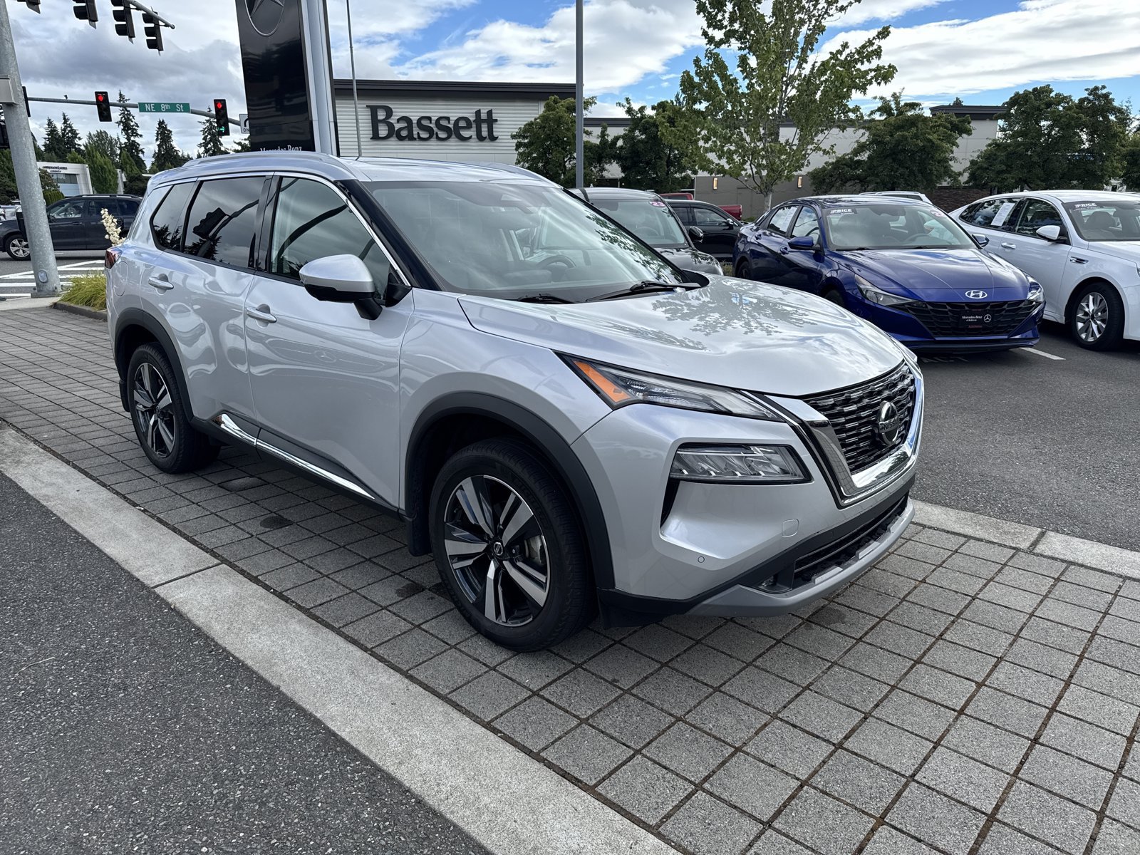 Used 2021 Nissan Rogue SL w/ Premium Package FWD image 4