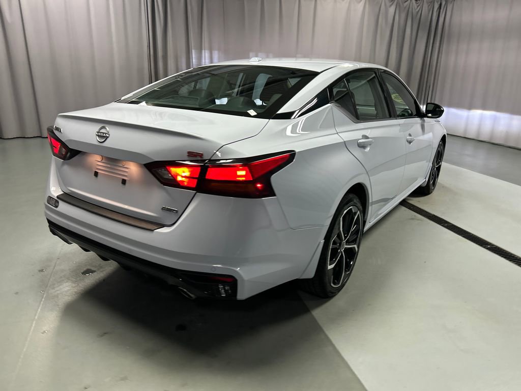 Used 2025 Nissan Altima 2.5 SR AWD/4WD image 7