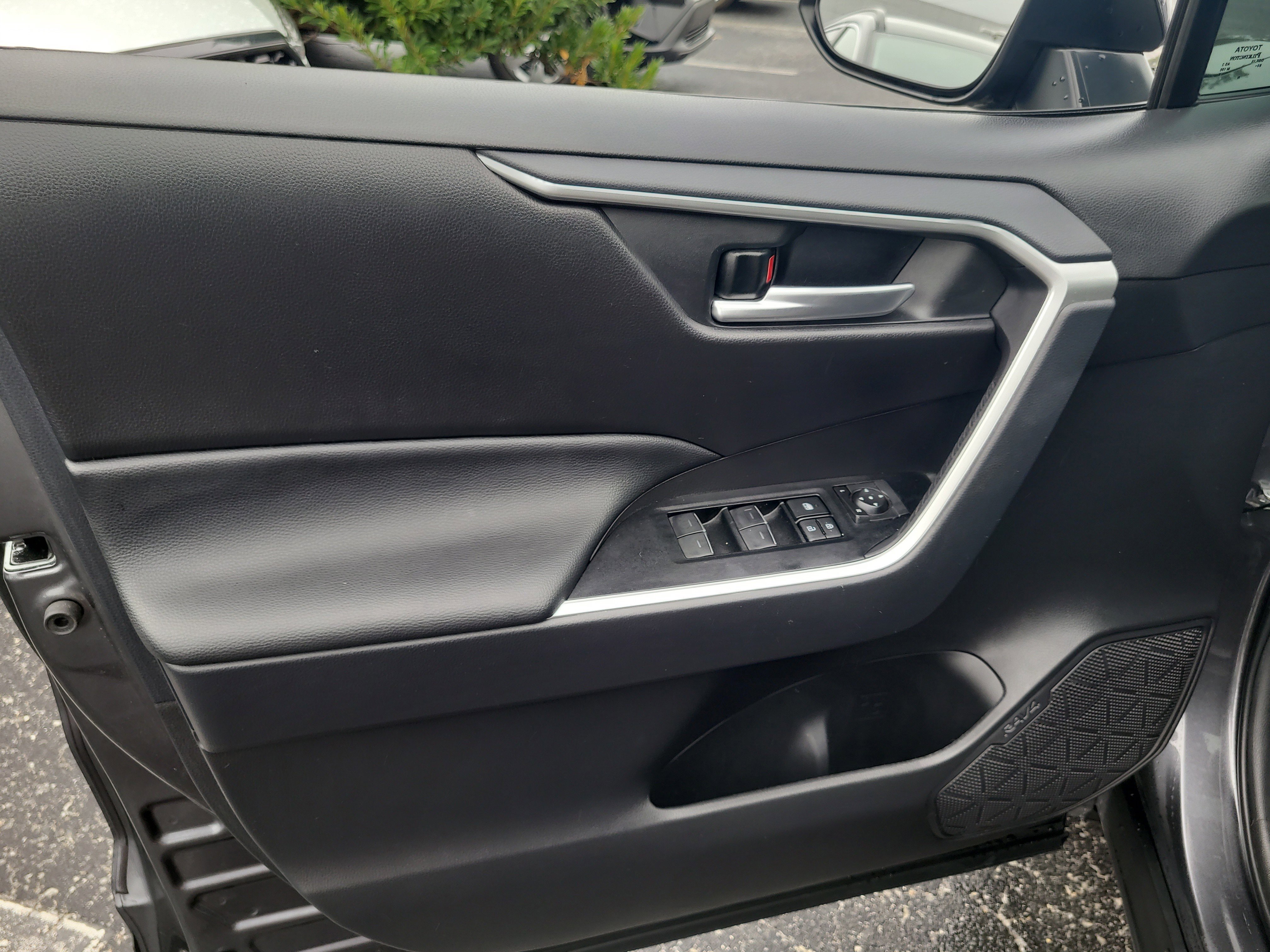 Certified 2025 Toyota RAV4 XLE image 18