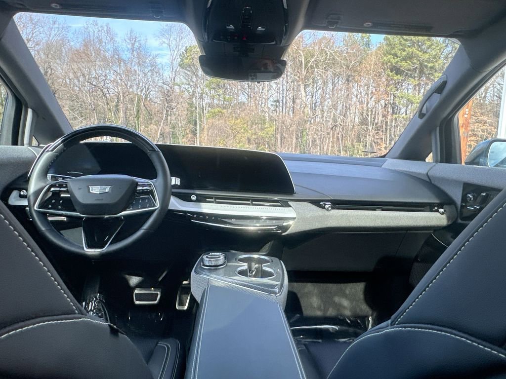 Used 2025 Cadillac Optiq Sport 2 image 30
