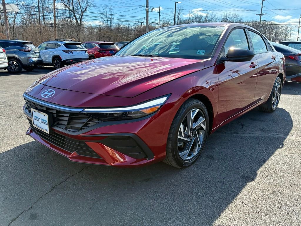Used 2025 Hyundai Elantra Sport image 3