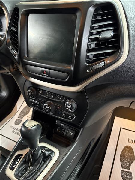Used 2015 Jeep Cherokee Limited w/ Trailer Tow Group image 12